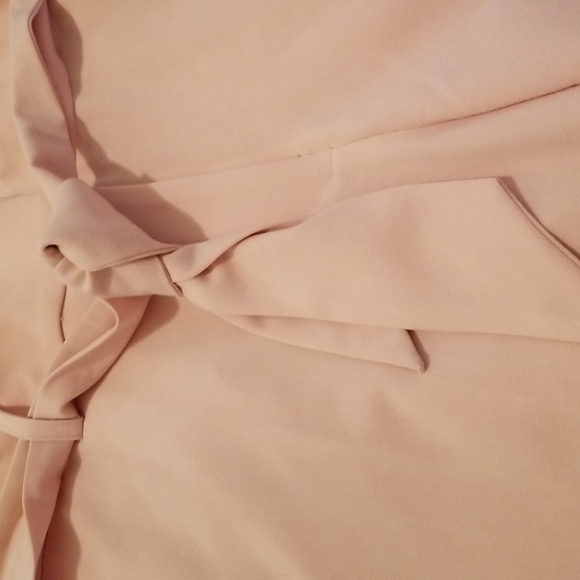 DKNY womens slacks size 14  waistband 17" 1/2, length 25" thigh 11" 1/2 - Picture 4 of 6